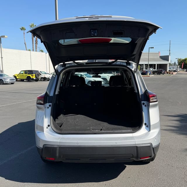 Used 2024 Nissan Rogue S FWD image 9