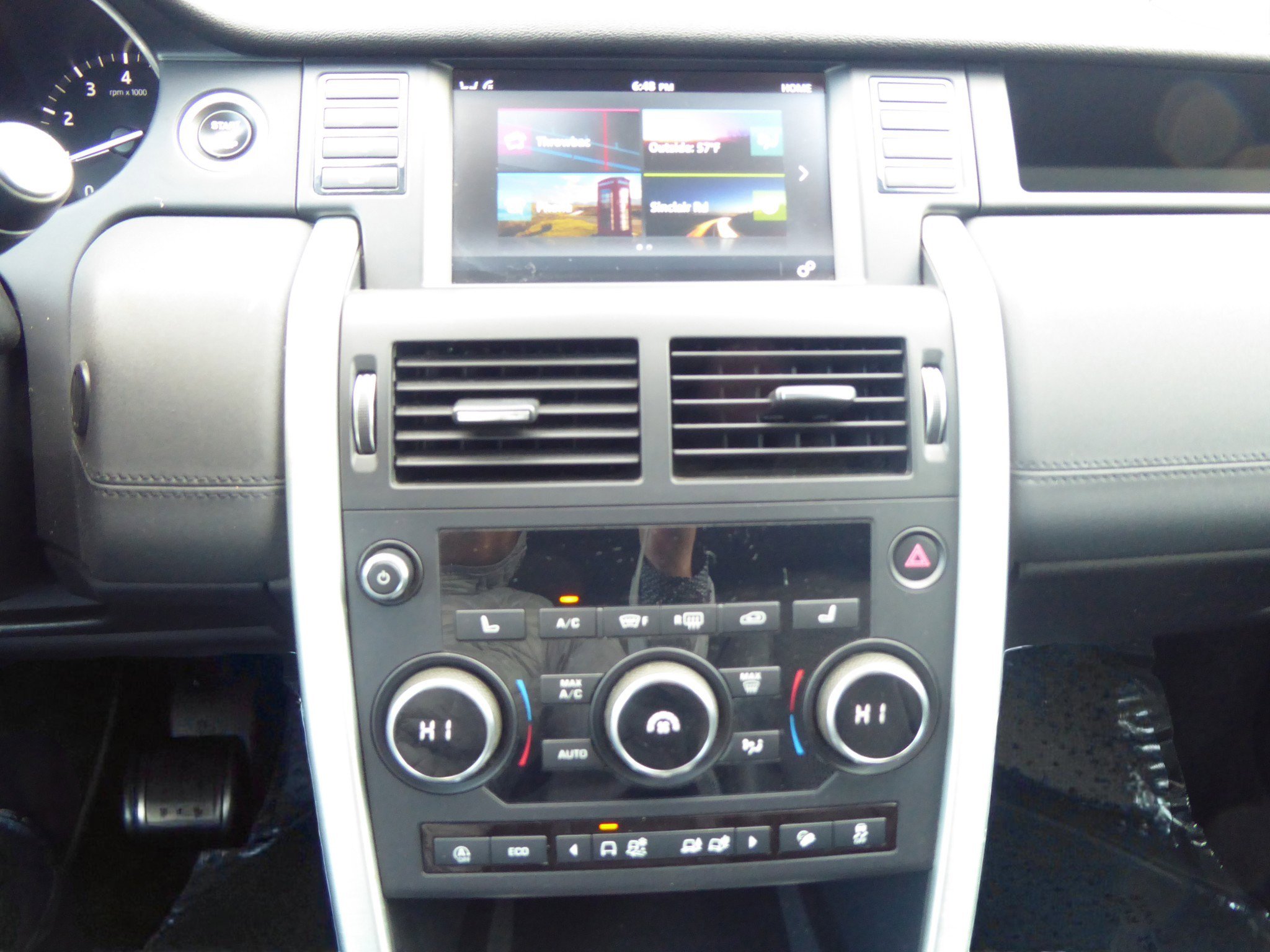 Used 2018 Land Rover Discovery Sport HSE image 12