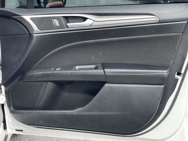 Used 2019 Ford Fusion SE image 25