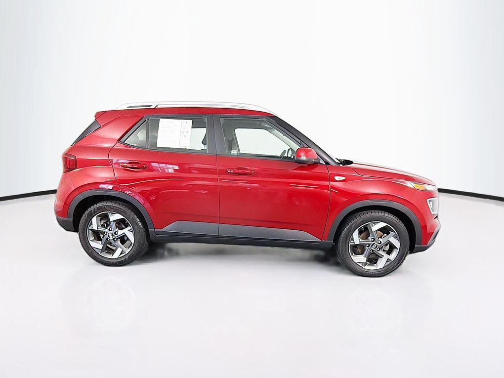 Used 2021 Hyundai Venue SEL FWD image 11