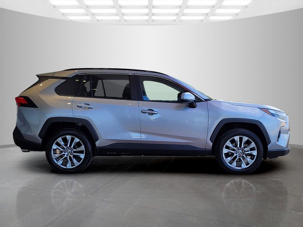 Used 2022 Toyota RAV4 XLE Premium image 3