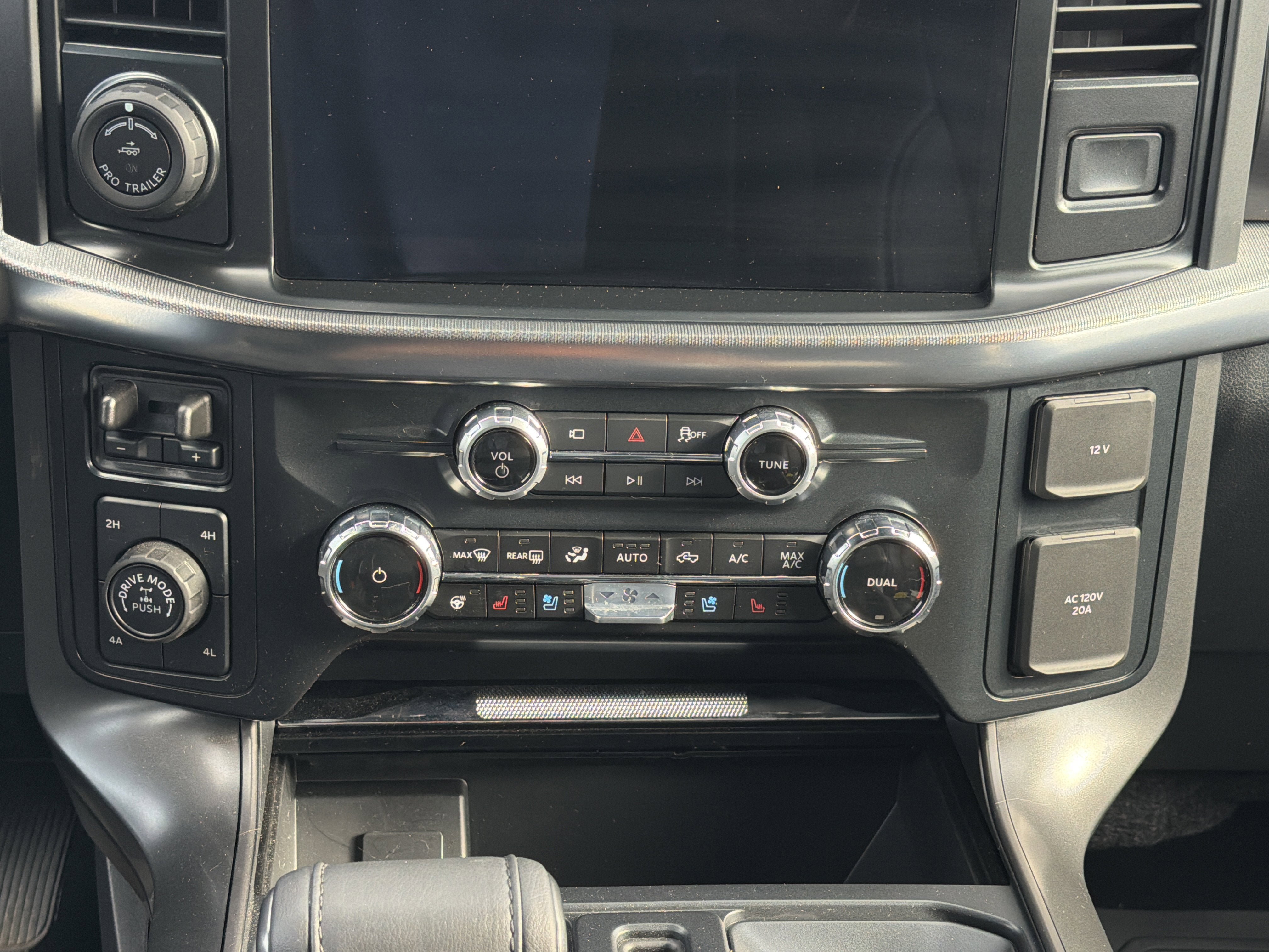 Used 2025 Ford F150 Lariat w/ Equipment Group 501A Mid image 21