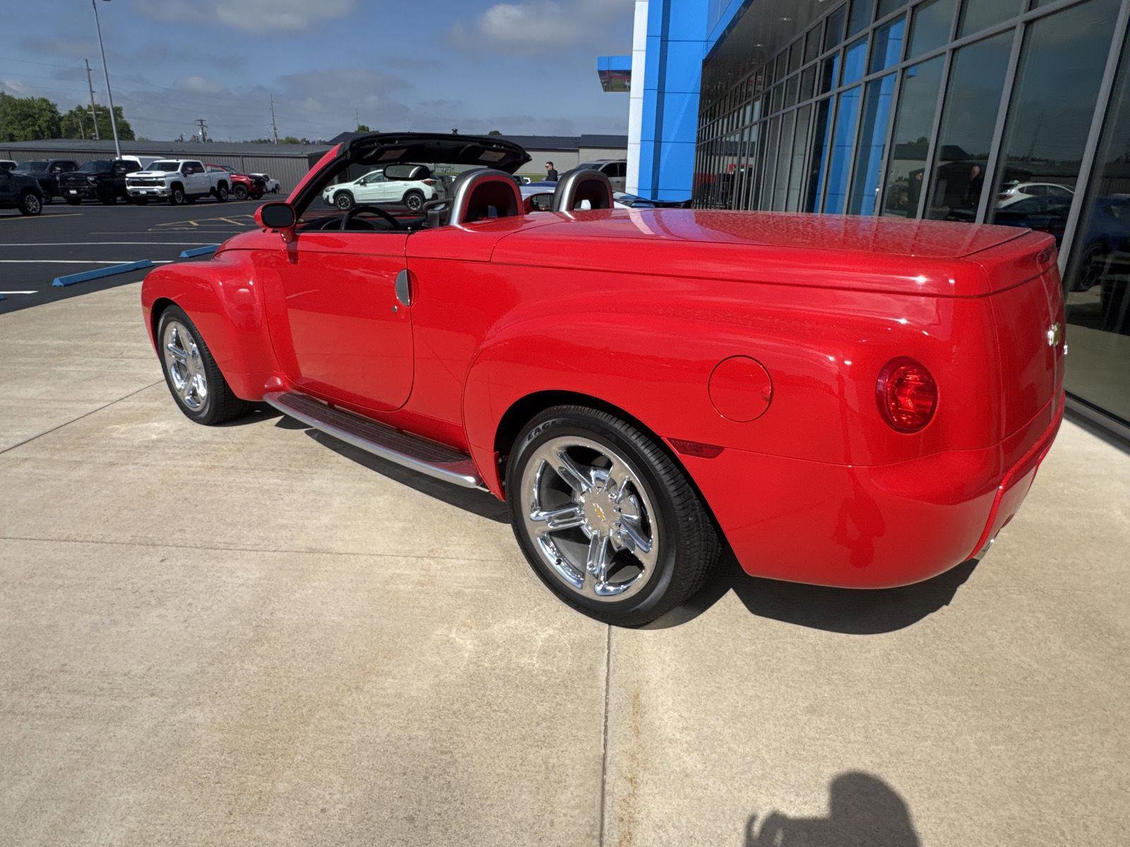 Used 2005 Chevrolet SSR w/ Preferred Equipment Group RWD image 9