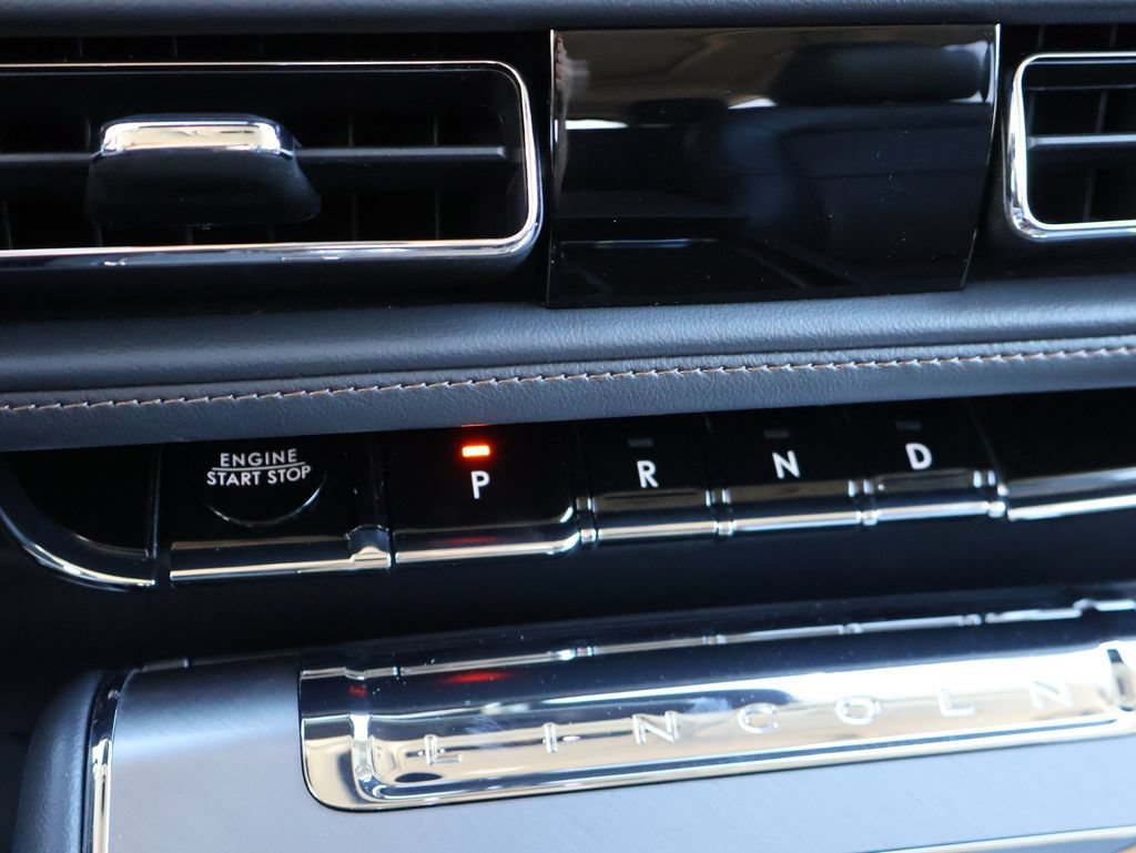 Used 2025 Lincoln Aviator AWD image 21