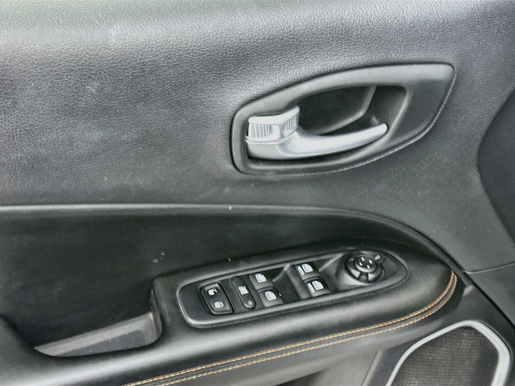 Used 2018 Jeep Compass Limited w/ Navigation Group FWD image 15