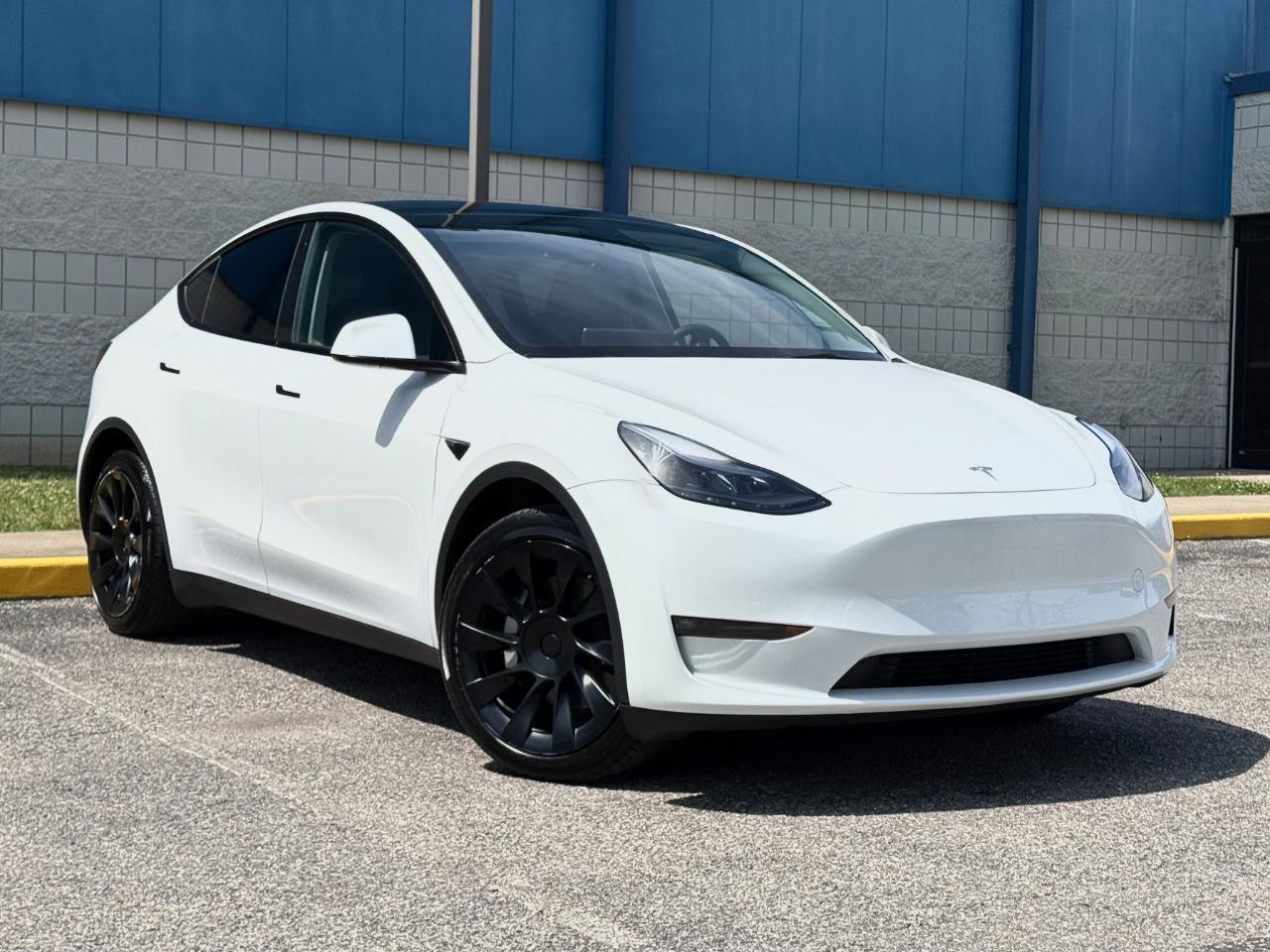 Used 2023 Tesla Model Y Long Range AWD/4WD image 3