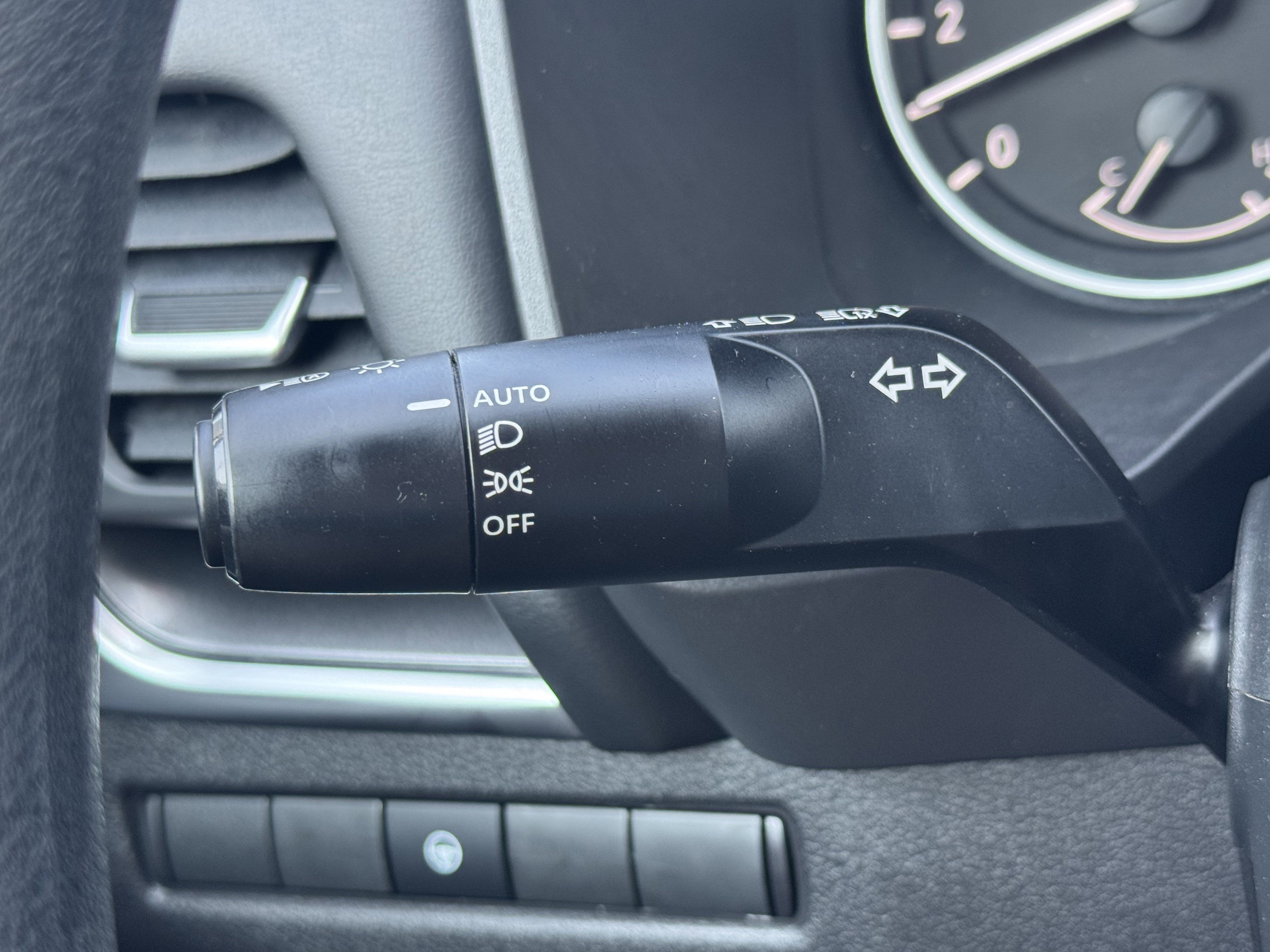 Used 2023 Nissan Rogue SV image 21