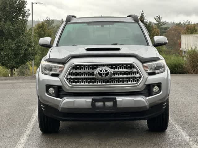 Used 2017 Toyota Tacoma TRD Sport w/ Premium & Technology Package AWD/4WD image 19