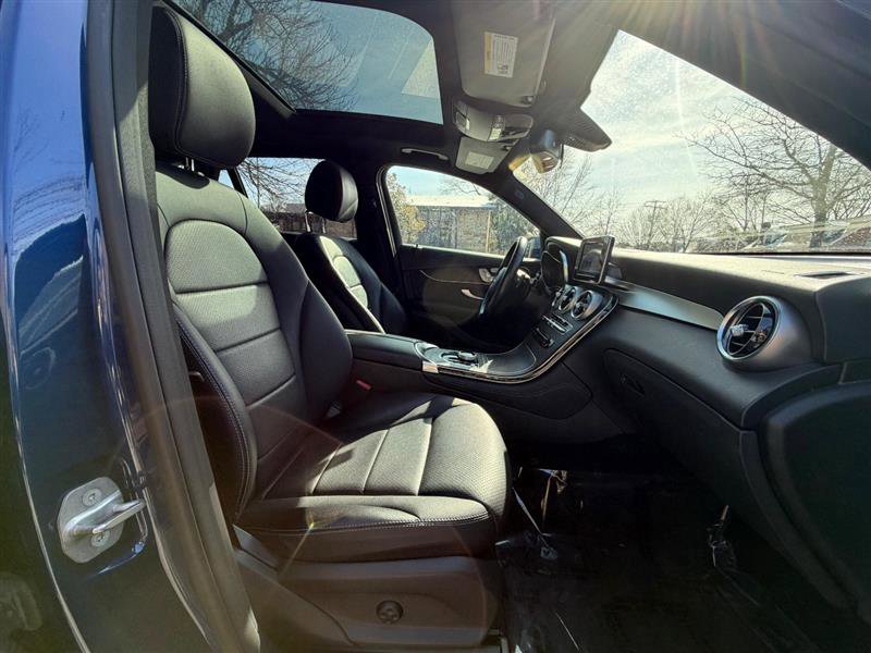 Used 2018 Mercedes-Benz GLC 300 4MATIC image 22