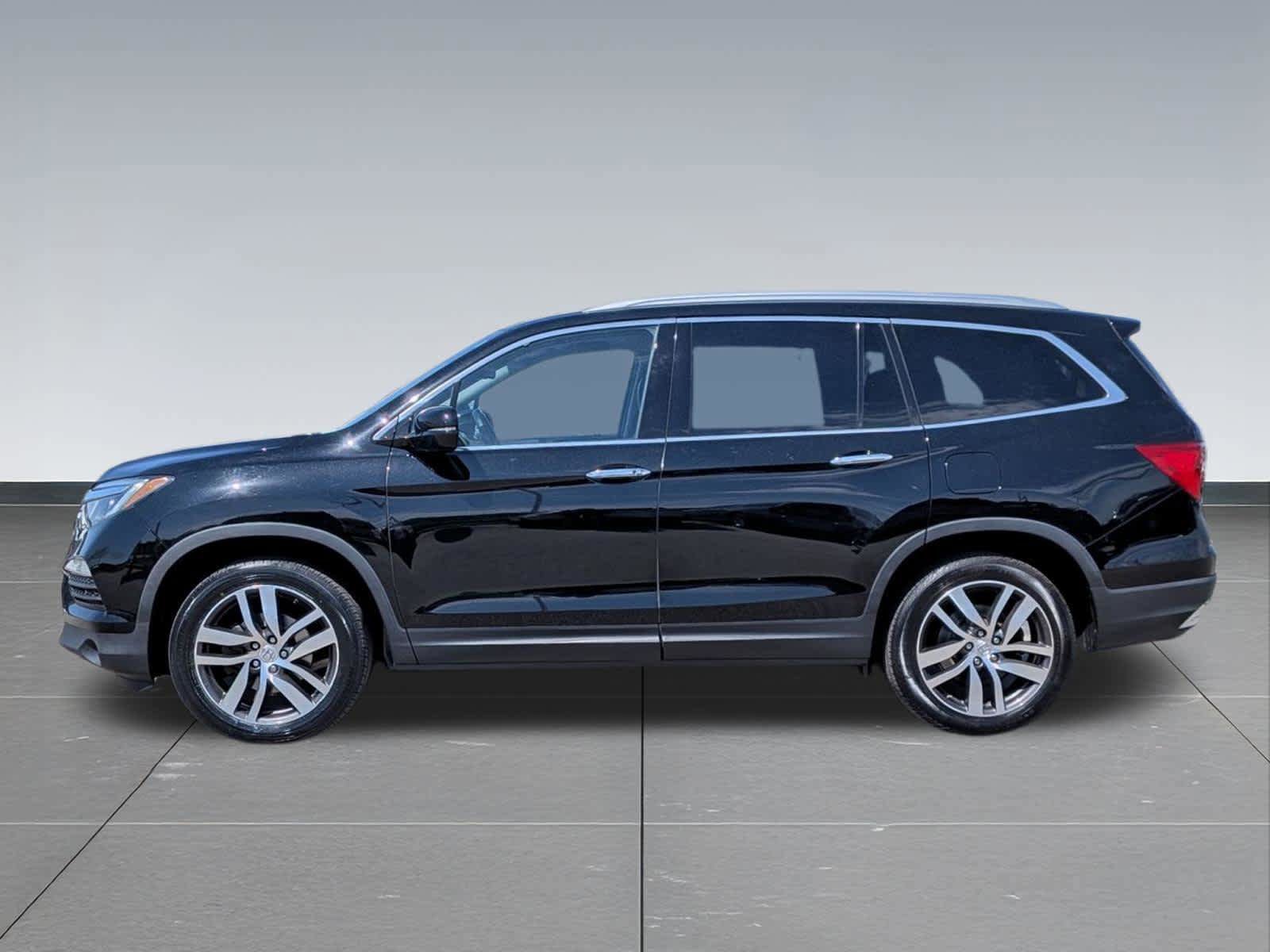 Certified 2017 Honda Pilot Touring image 2