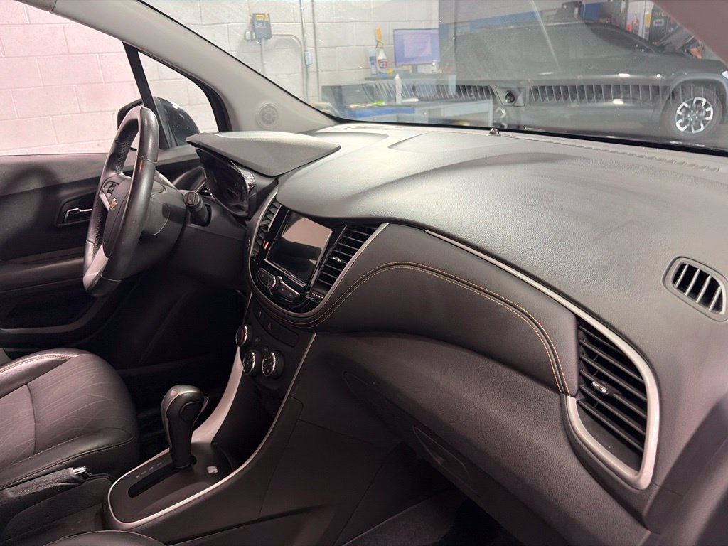 Used 2019 Chevrolet Trax LT w/ LT Convenience Package FWD image 28
