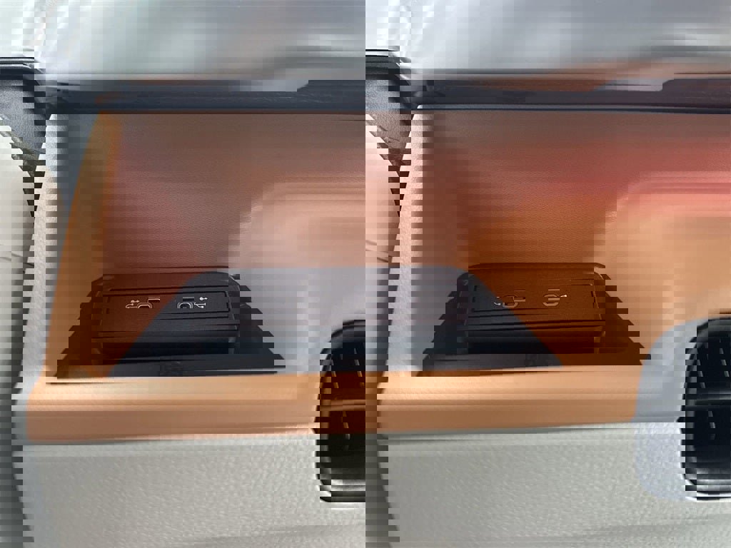 New 2025 Volkswagen ID. Buzz 1st Edition image 33