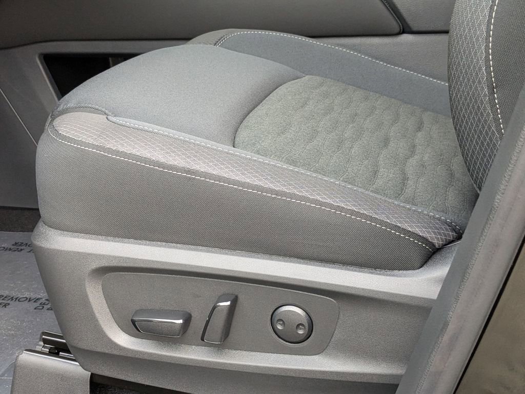 New 2025 Nissan Pathfinder SV image 13