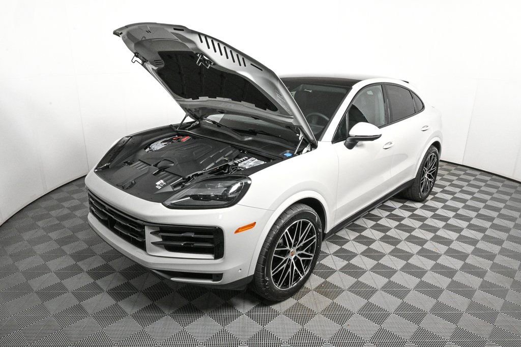 Certified 2026 Porsche Cayenne Coupe AWD/4WD image 34