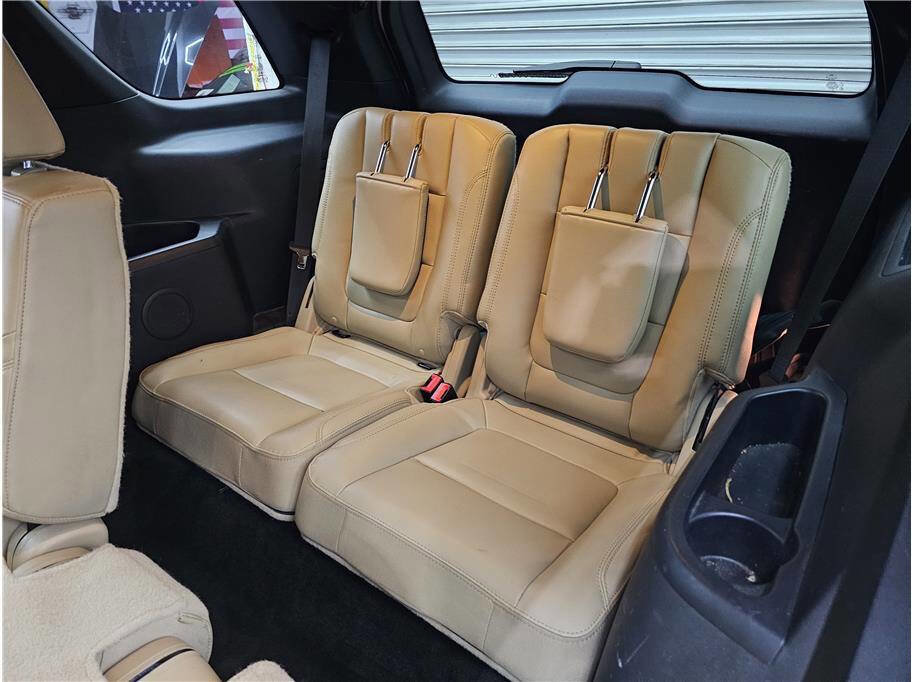 Used 2016 Ford Explorer XLT w/ Equipment Group 202A image 12