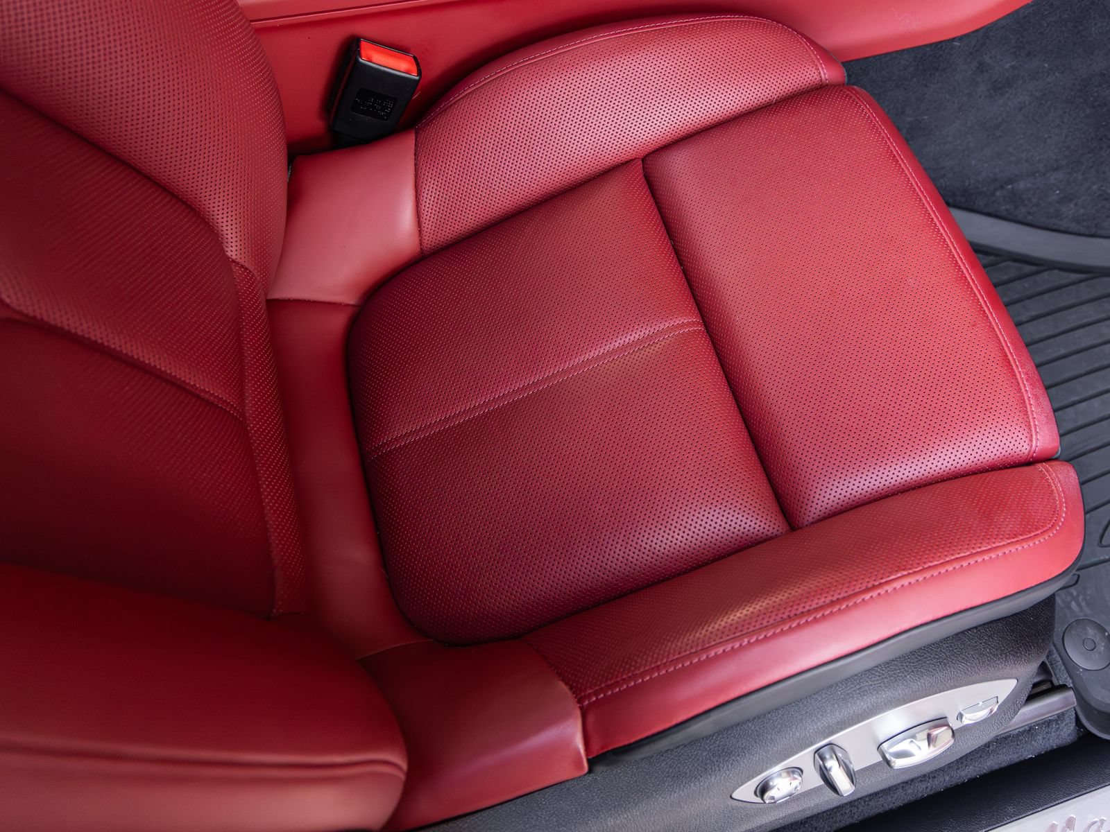 Certified 2024 Porsche Macan S AWD/4WD image 44