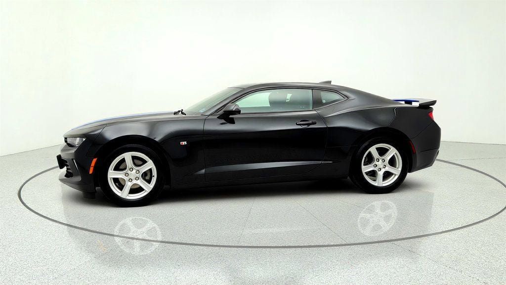 Used 2017 Chevrolet Camaro LT RWD image 8