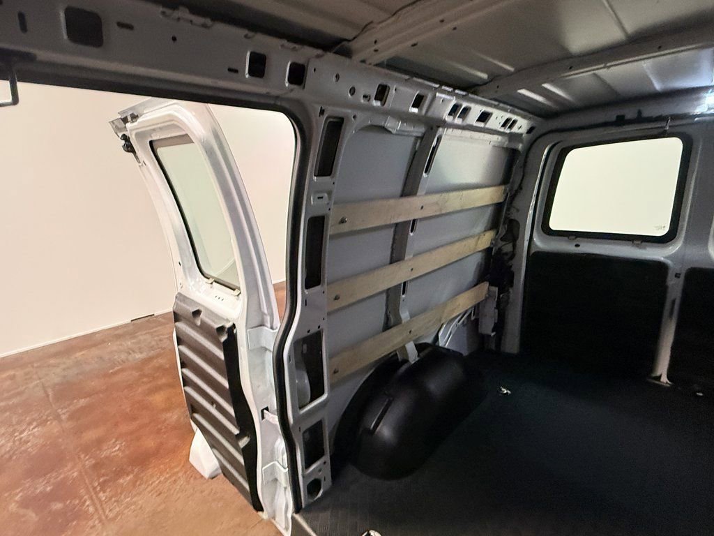 Used 2024 GMC Savana 2500 w/ Driver Convenience Package image 18