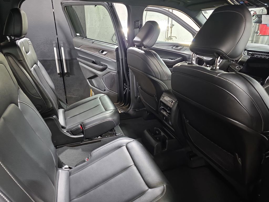 Used 2024 Jeep Grand Cherokee L Limited w/ Luxury Tech Group II image 11