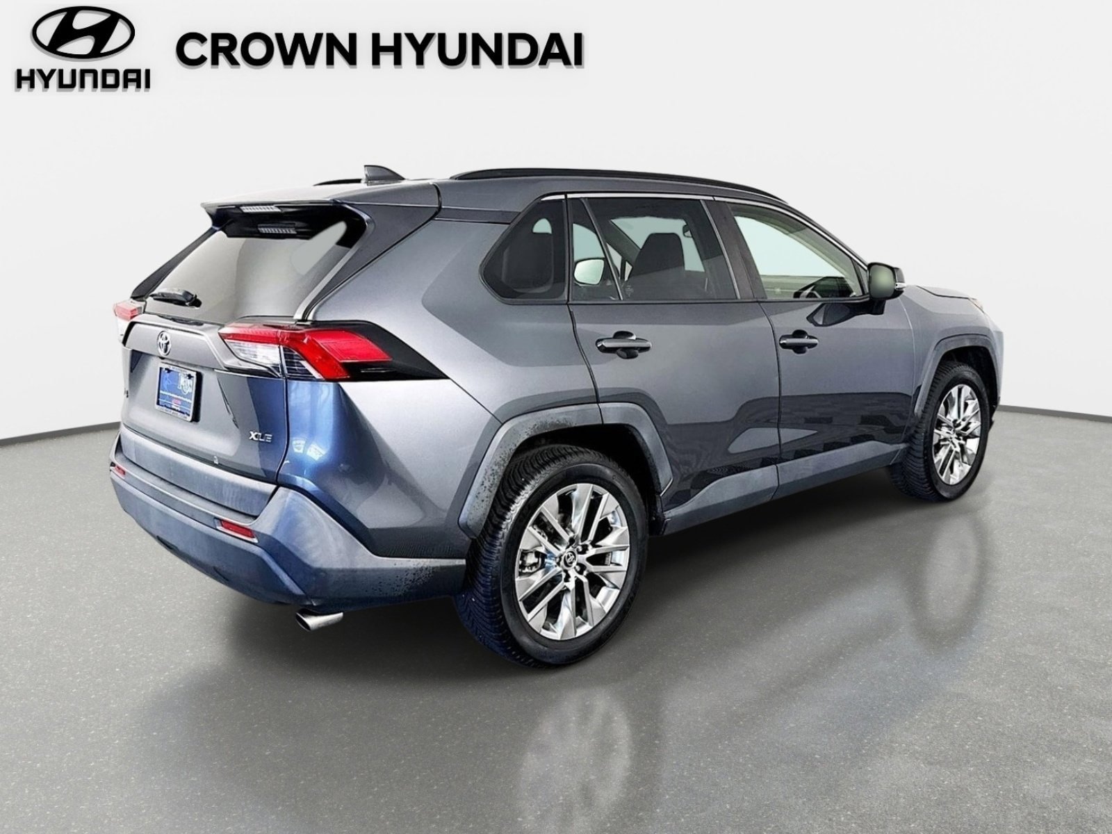 Used 2019 Toyota RAV4 XLE Premium FWD image 6