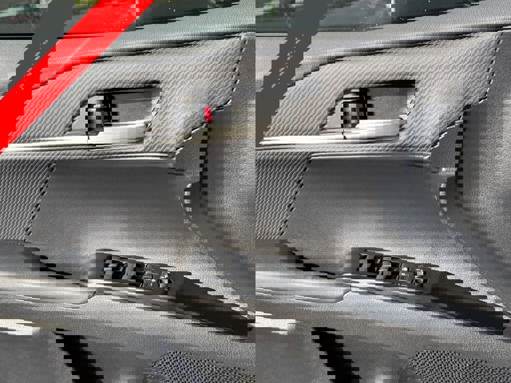 Used 2025 Toyota Camry SE w/ Convenience Package image 17