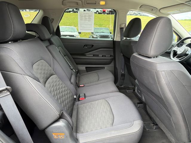 Used 2024 Nissan Pathfinder SV AWD/4WD image 30