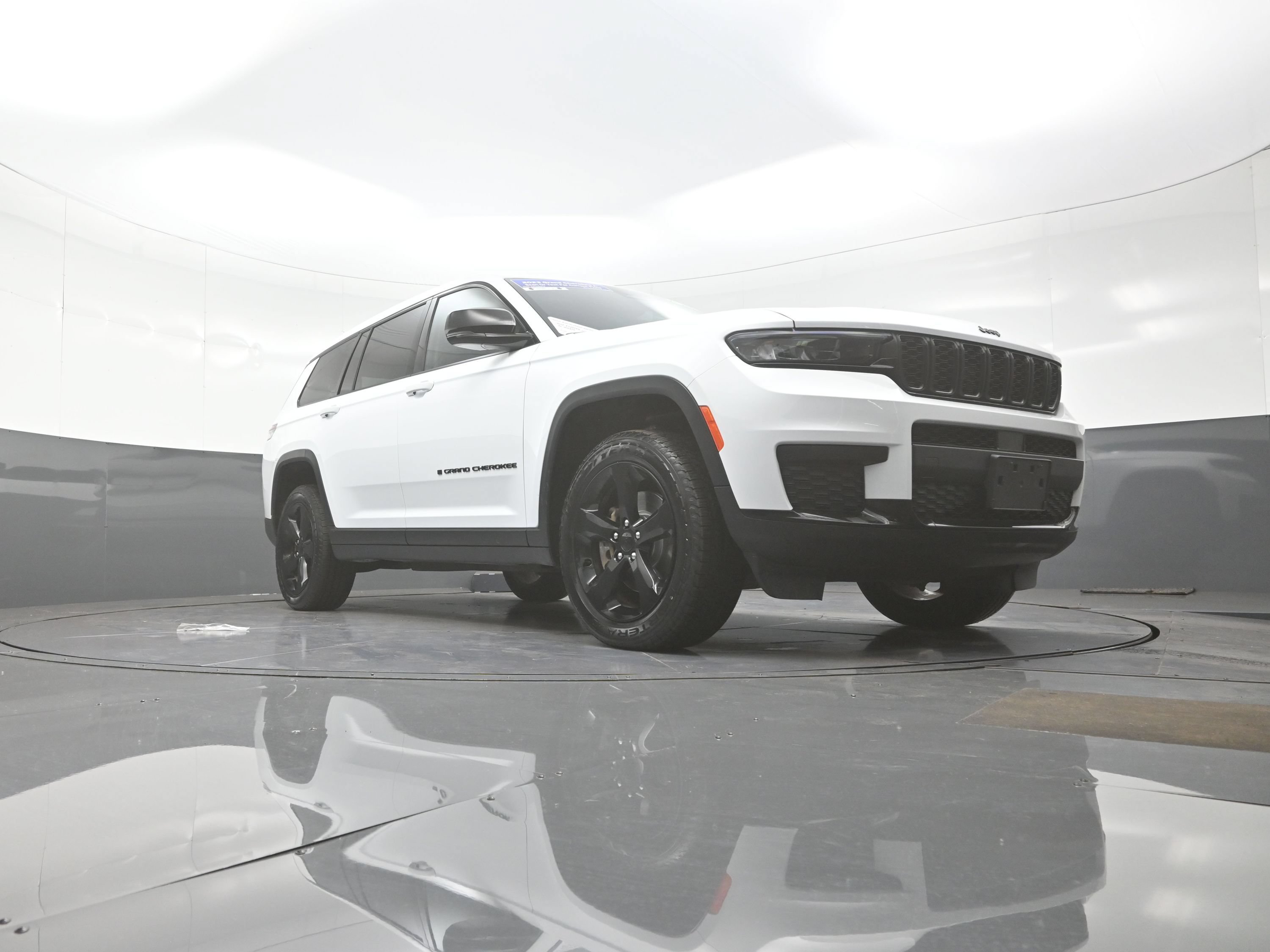 Used 2023 Jeep Grand Cherokee L Laredo AWD/4WD image 9