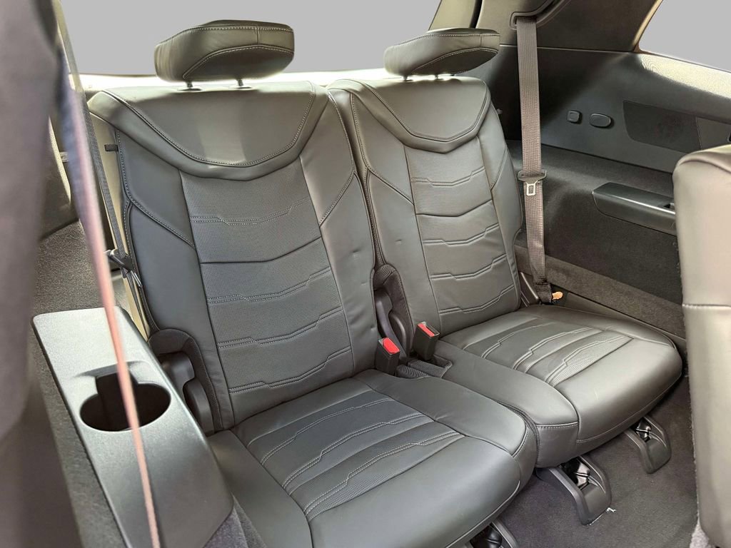 Used 2025 Cadillac XT6 Sport w/ Platinum Package image 17