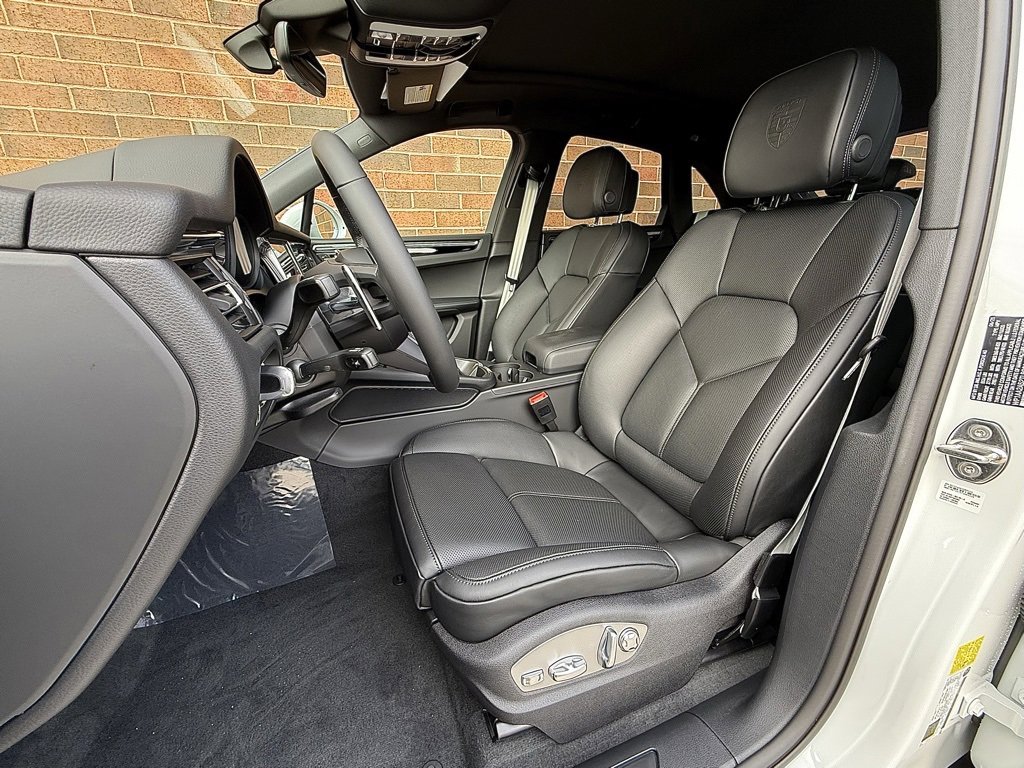 New 2026 Porsche Macan image 5