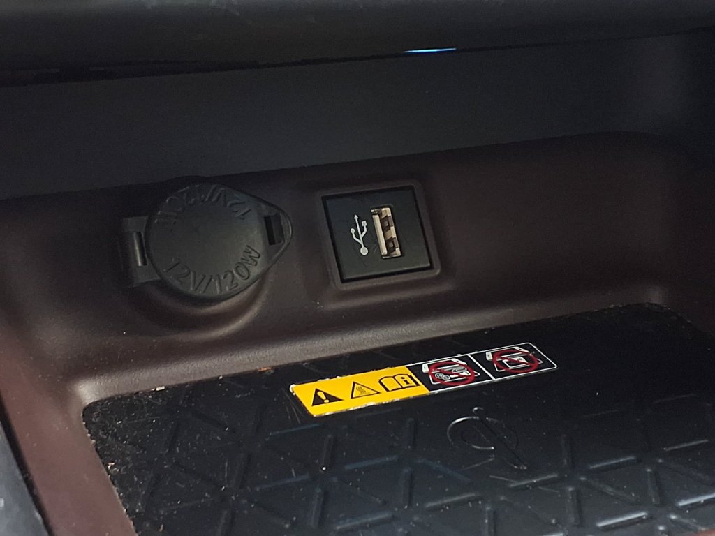 Used 2024 Toyota RAV4 Limited w/ Advanced Technology Package AWD/4WD image 13
