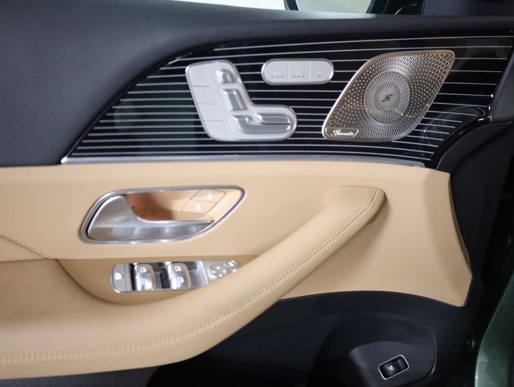 Used 2026 Mercedes-Benz GLS 580 4MATIC image 11