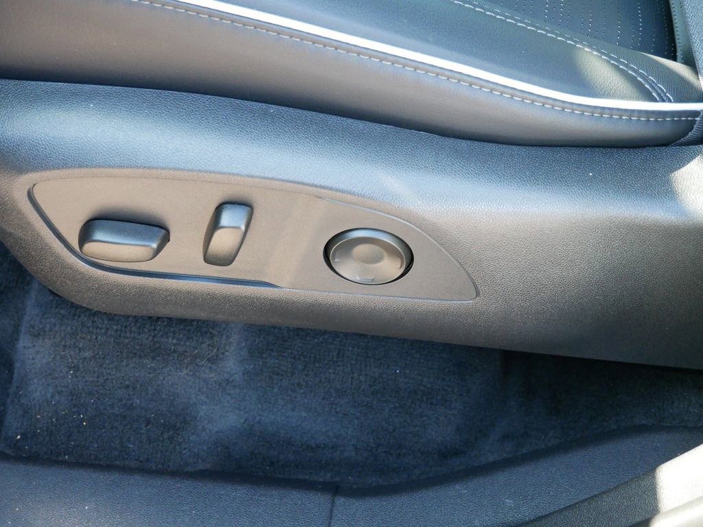 Used 2025 Buick Enclave Sport Touring image 17