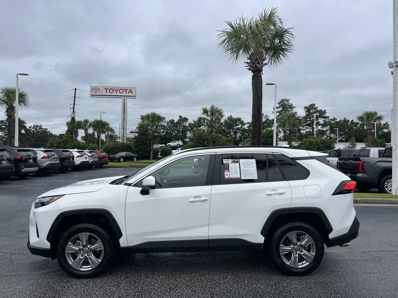 Used 2025 Toyota RAV4 XLE AWD/4WD image 7
