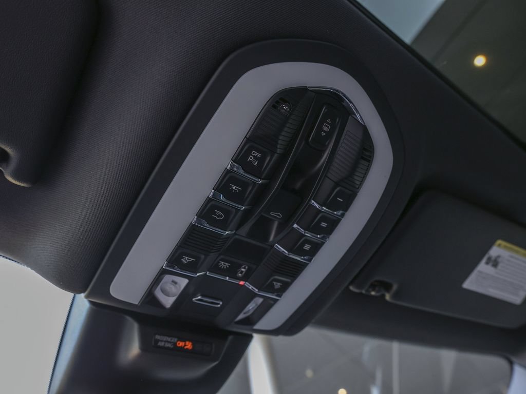 Certified 2026 Porsche Macan AWD/4WD image 28