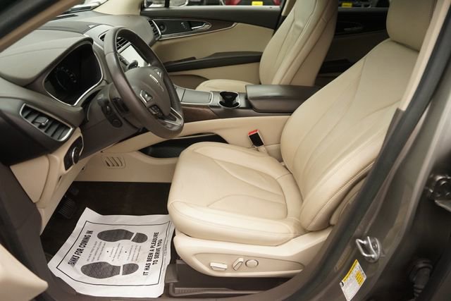 Used 2016 Lincoln MKX Reserve w/ Technology Package FWD image 9