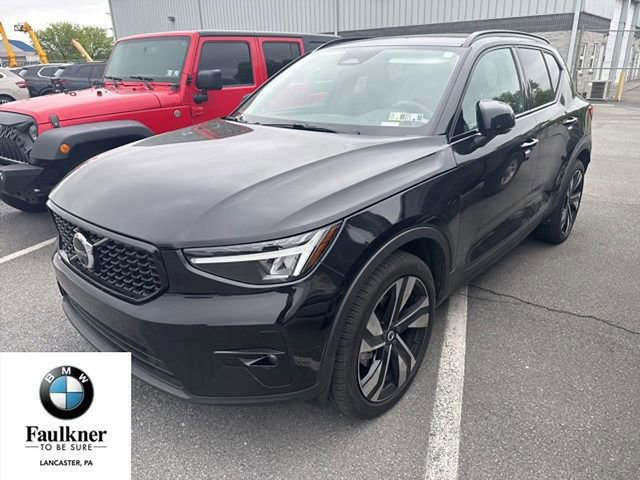 Used 2024 Volvo XC40 B5 Plus w/ Climate Package AWD/4WD image 1