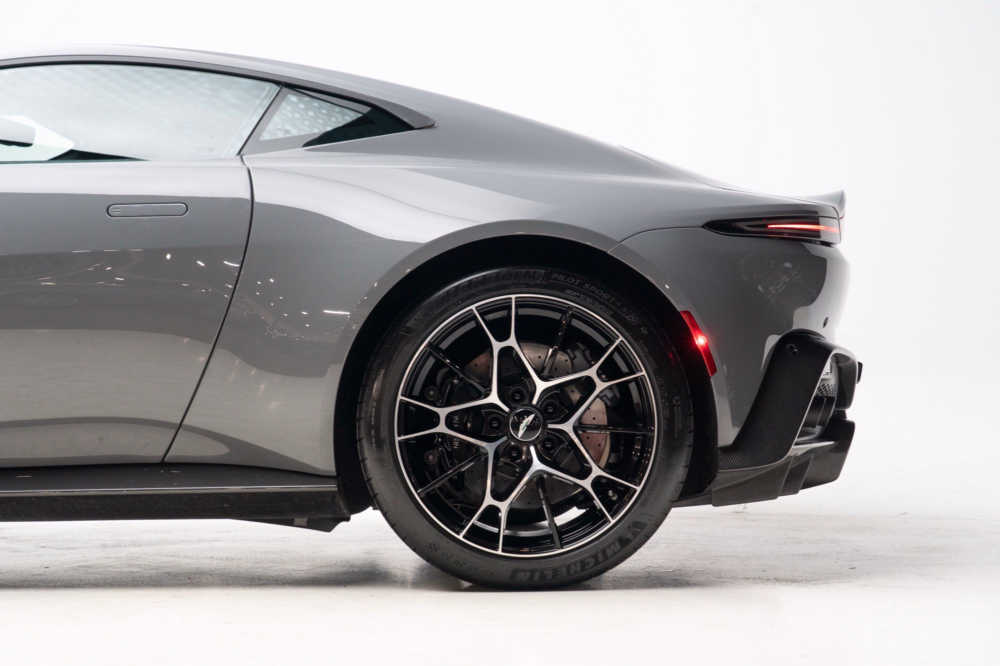 Used 2020 Aston Martin V8 Vantage AMR RWD image 89
