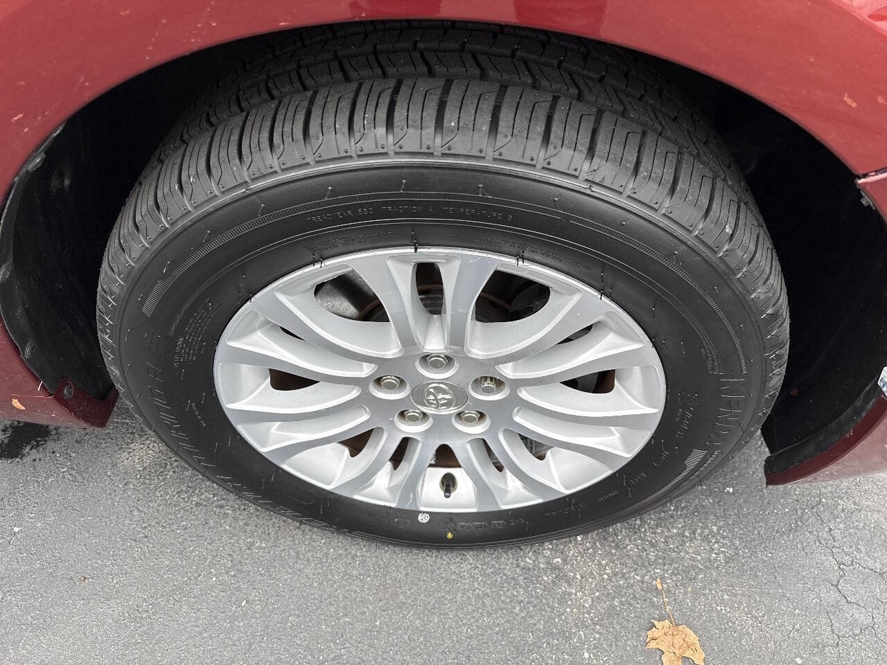 Used 2015 Toyota Sienna image 30