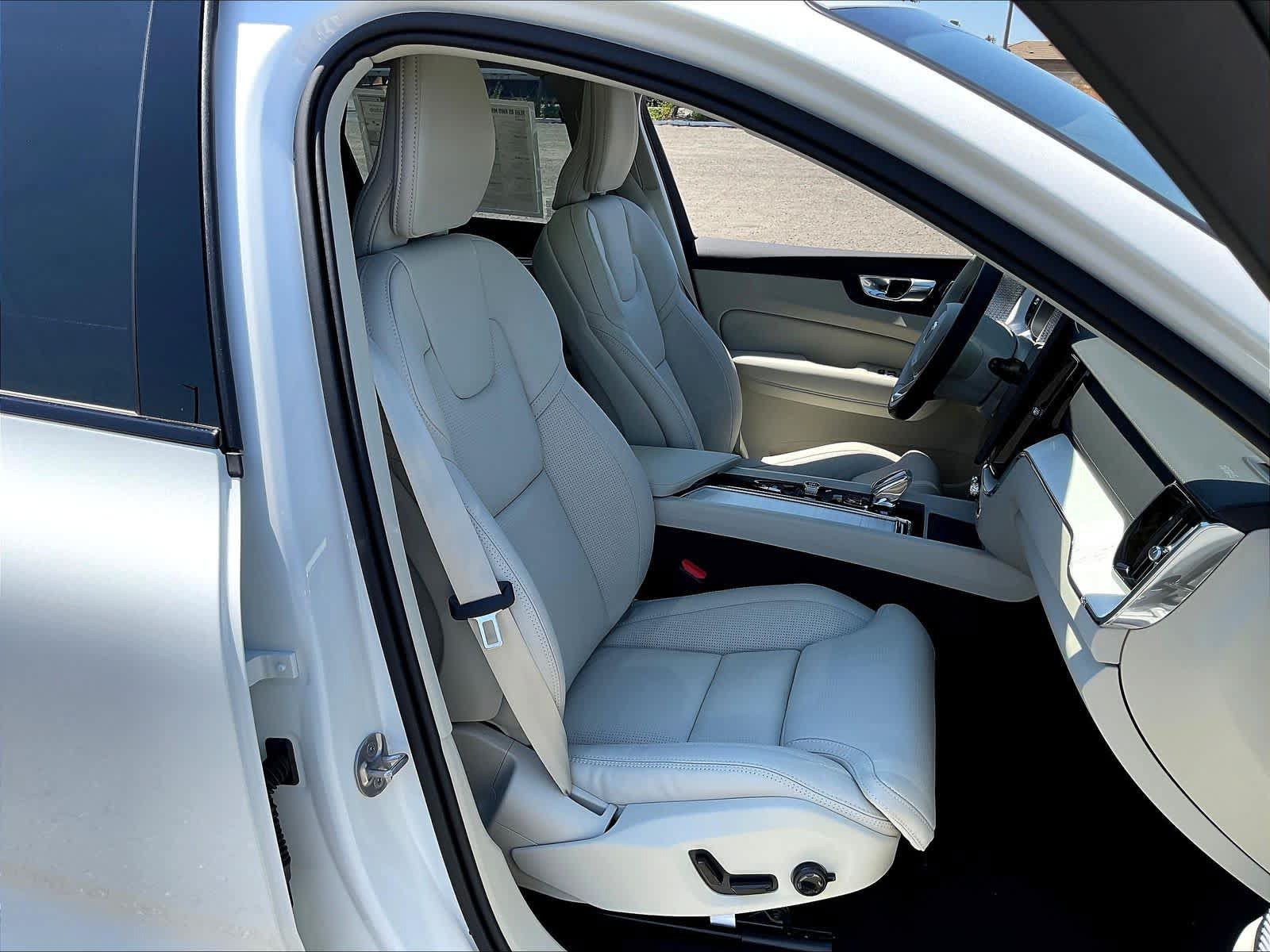New 2026 Volvo XC60 B5 Ultra w/ Climate Package AWD/4WD image 31