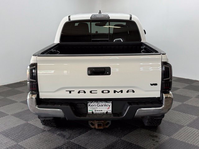 Used 2019 Toyota Tacoma TRD Off-Road AWD/4WD image 10