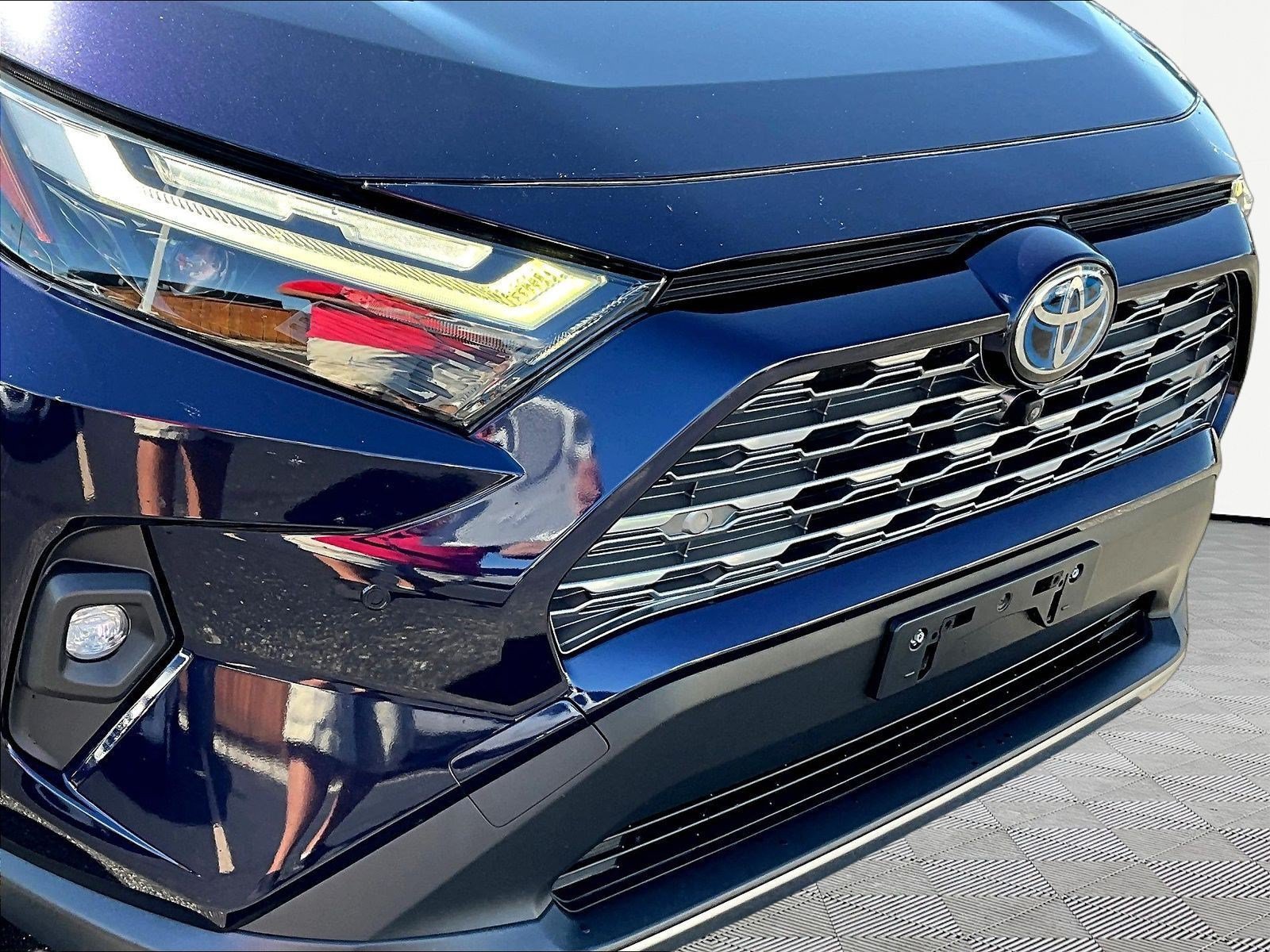 Used 2022 Toyota RAV4 Limited AWD/4WD image 33