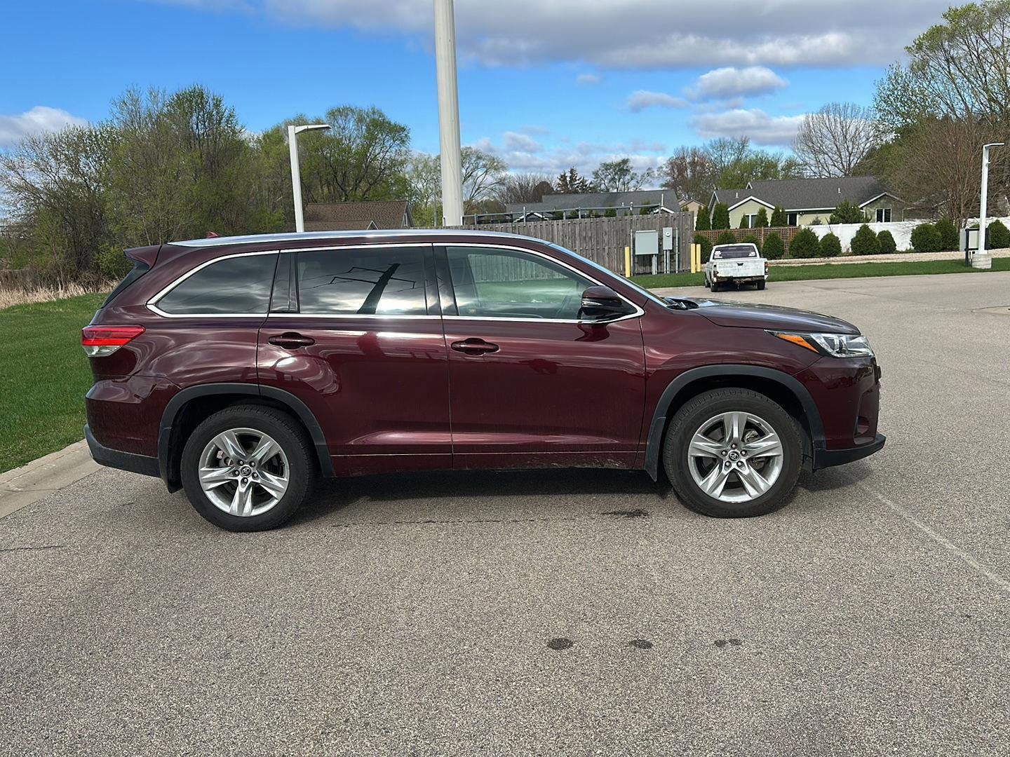 Used 2019 Toyota Highlander Limited image 2