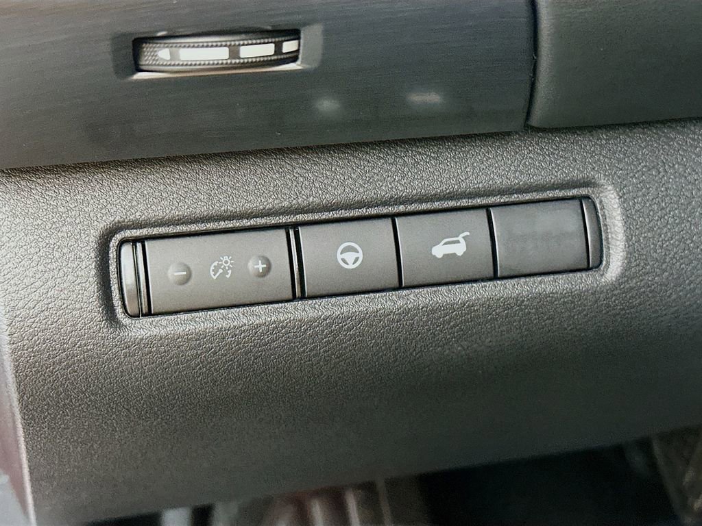 Certified 2025 Nissan Pathfinder SL w/ SL Premium Package image 17