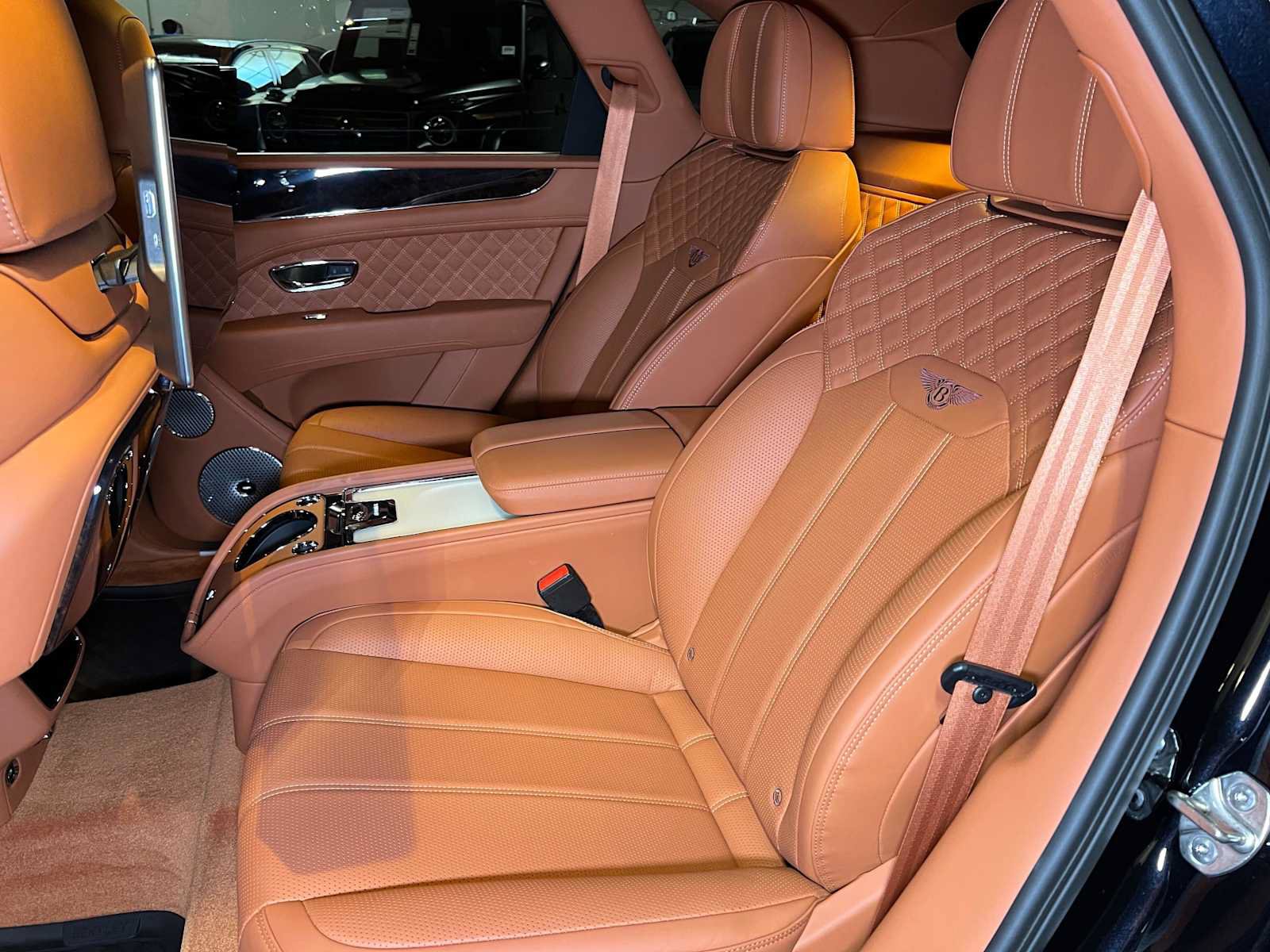 Used 2022 Bentley Bentayga AWD/4WD image 21