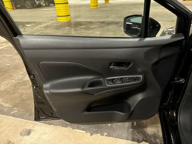 Used 2020 Nissan Versa SR FWD image 28