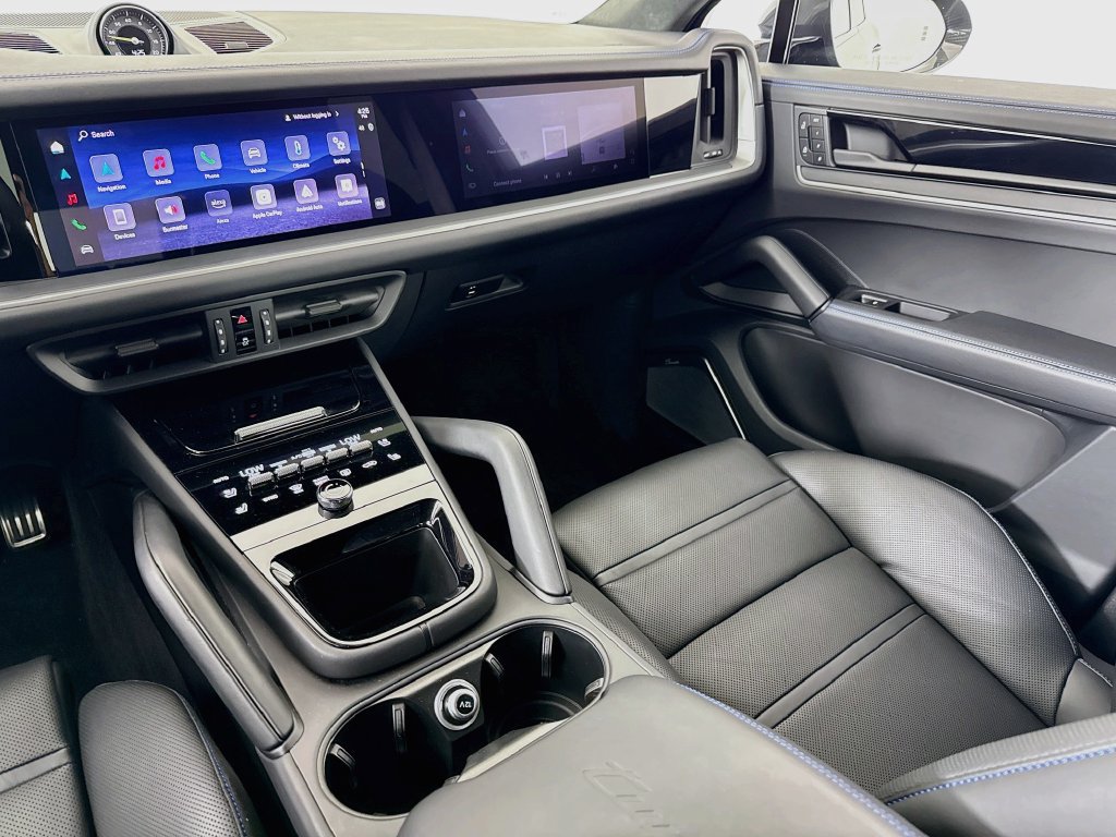 Certified 2026 Porsche Cayenne Turbo GT AWD/4WD image 25