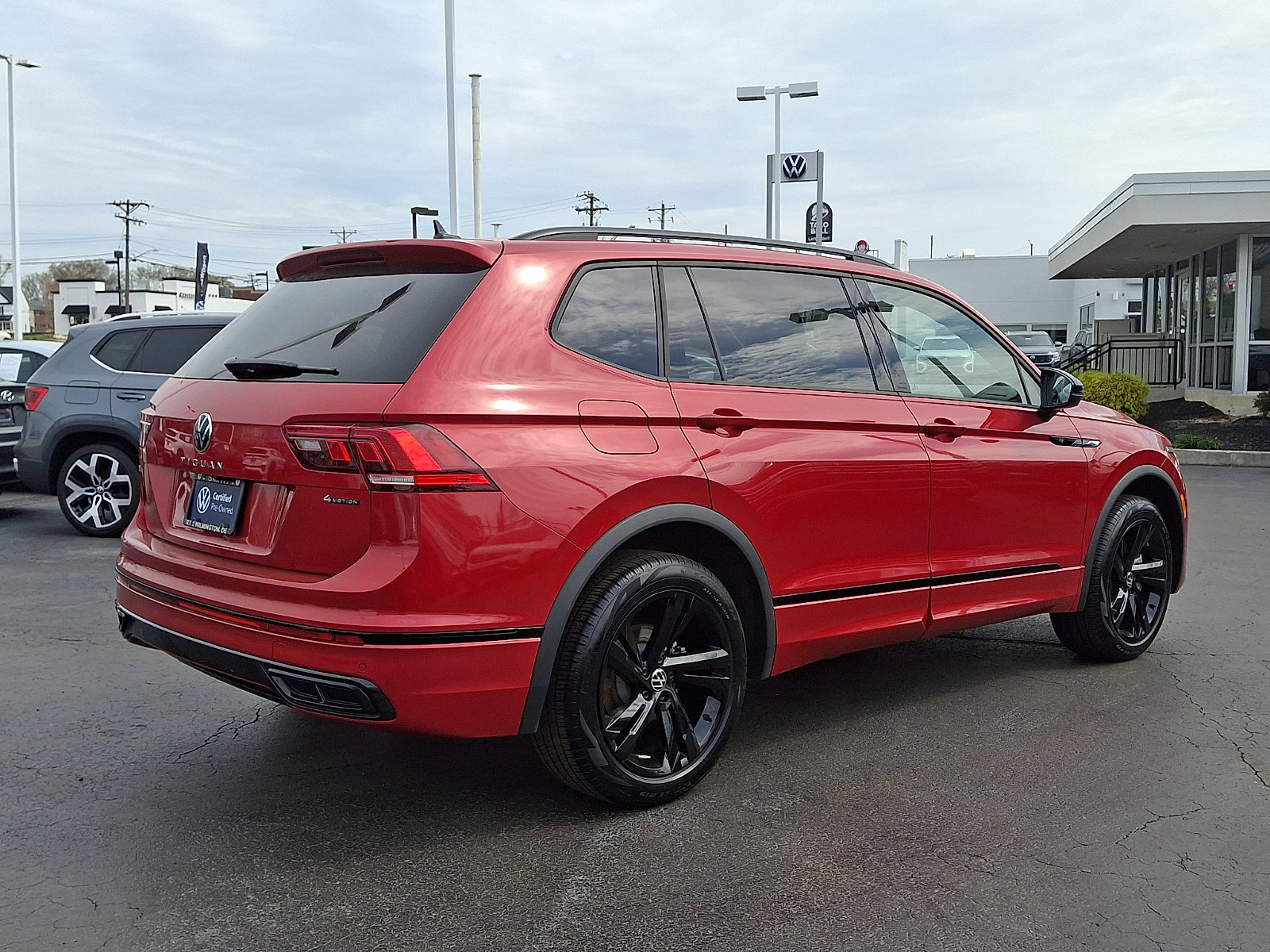 Certified 2024 Volkswagen Tiguan SE R-Line AWD/4WD image 6