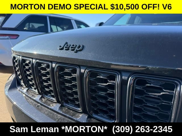 New 2025 Jeep Grand Cherokee Limited w/ Black Appearance Package AWD/4WD image 2