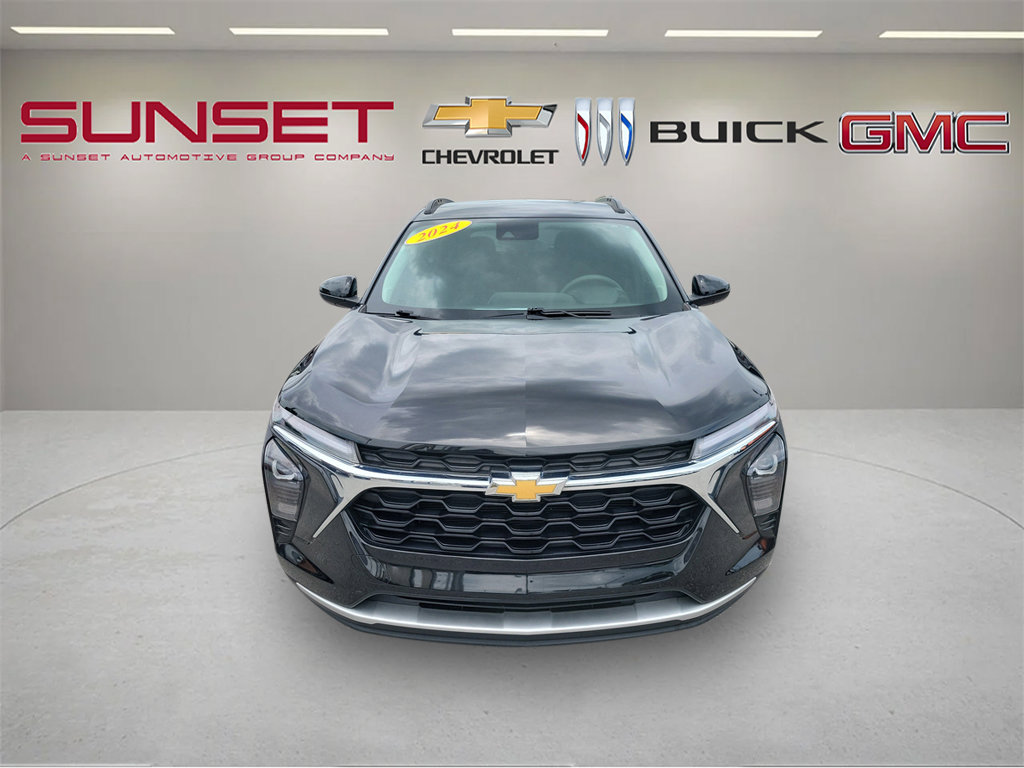 Certified 2024 Chevrolet Trax LT FWD image 2