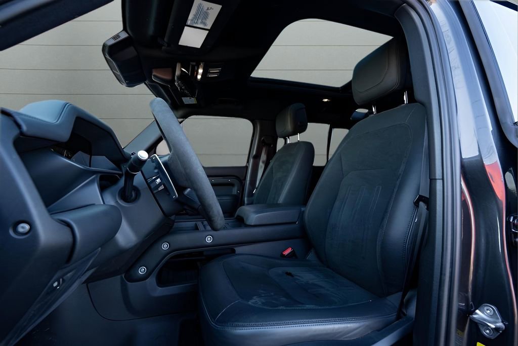 Used 2023 Land Rover Defender 110 V8 image 2